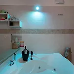 아파트 V&m Con Jacuzzi By Rentbeat 오스투니