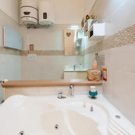 V&m Con Jacuzzi By Rentbeat Apartment