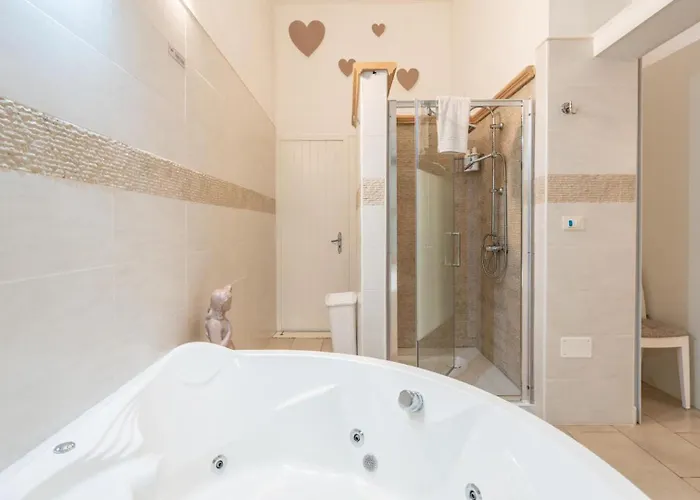 아파트 V&m Con Jacuzzi By Rentbeat 오스투니