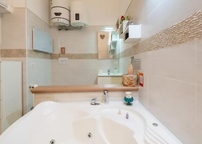 V&m Con Jacuzzi By Rentbeat Apartment